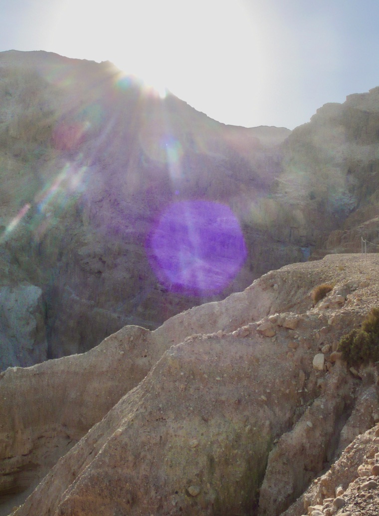 Image of sunlight and orb in mountains in Israel. Click image to book International Education course in Israel 2025.